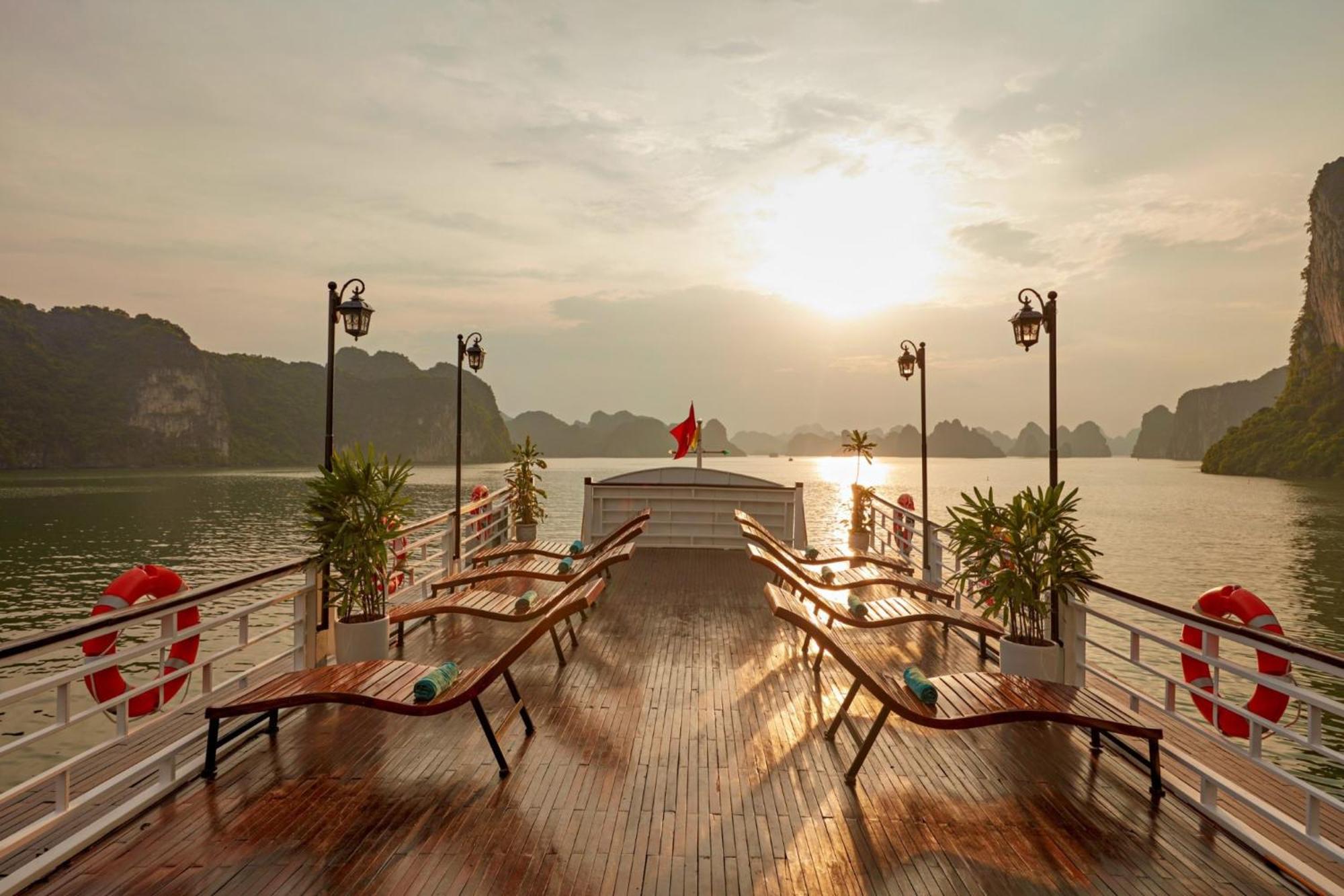 Cozy Bay Cruise Hotel Ha Long Exterior photo